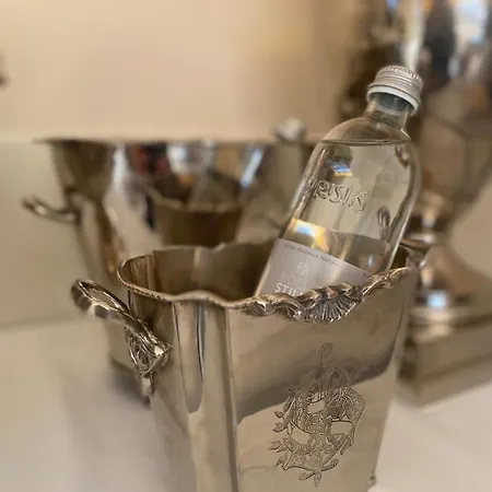 Duchessa Margherita Chateaux & מלון